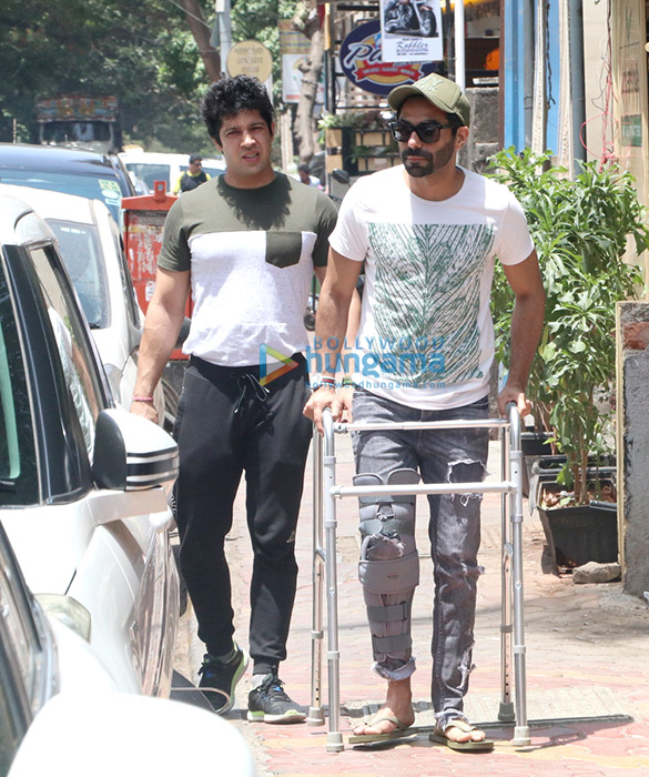 Aparshakti Khurrana spotted in Bandra Aparshakti Khurrana spotted in Bandra
