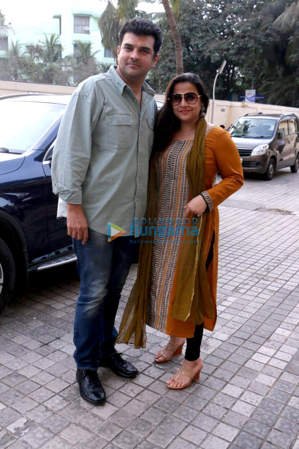 Vidya Balan snapped with her husband Siddharth Roy Kapur at PVR Juhu ...