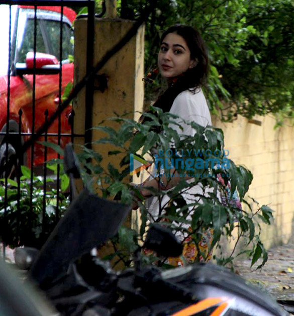 Sara Ali Khan and Abhishek Kapoor spotted at dubbing studio for ‘Kedarnath’