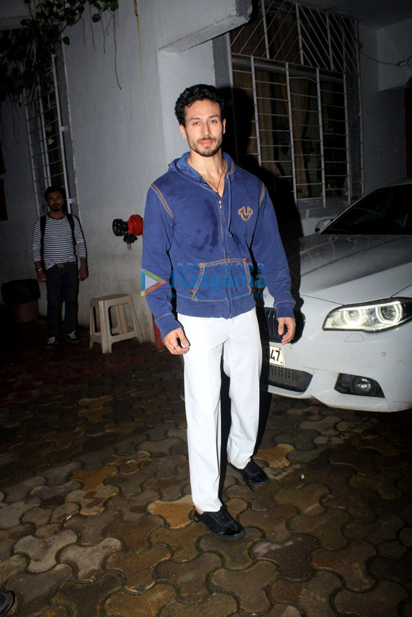 Tiger Shroff and Ananya Pandey snapped at a dance class in Bandra Tiger Shroff and Ananya Pandey at a dance class in Bandra