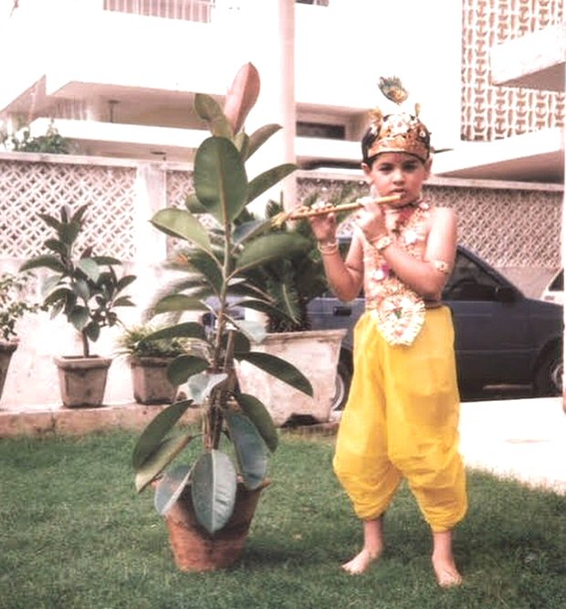 Throwback: Sidharth Malhotra looks the CUTEST as Lord Krishna in this