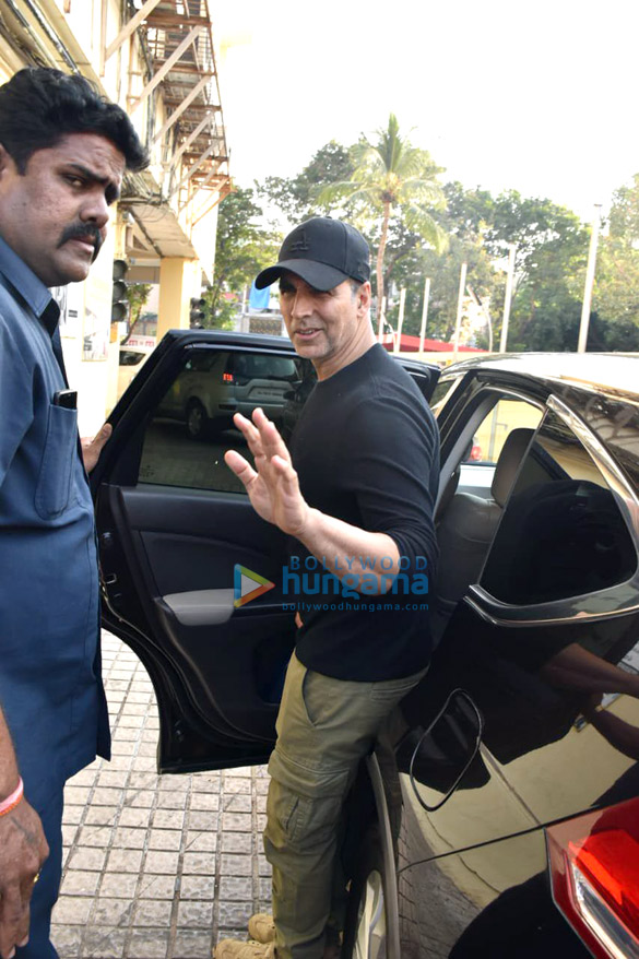 Akshay Kumar, Twinkle Khanna and Nitara snapped at PVR, Juhu