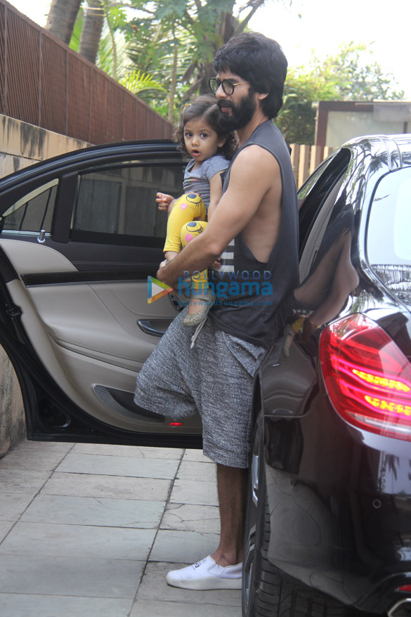 Shahid Kapoor, Mira Rajput and Misha Kapoor snapped in Juhu Shahid Kapoor, Mira Rajput and Misha Kapoor snapped in Juhu