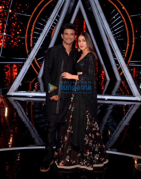 Sushant Singh Rajput and Sara Ali Khan snapped on sets of Indian Idol promoting their film Kedarnath Sushant Singh Rajput and Sara Ali Khan snapped on sets of Indian Idol promoting their film Kedarnath