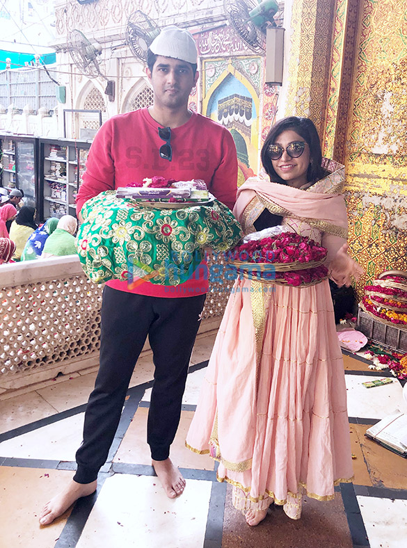 Tulsi Kumar pays her respects at Ajmer Shariff Dargah Tulsi Kumar pays her respects at Ajmer Shariff Dargah