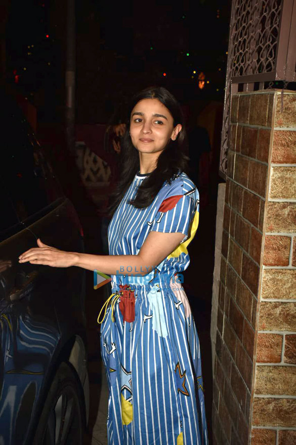  Alia  Bhatt  spotted at a recording studio  in Bandra 