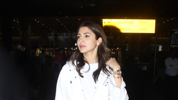 Bollywood Actress Anushka Sharma Spotted at Mumbai Airport - Bollywood