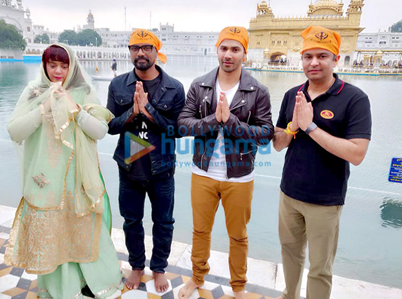 Bhushan Kumar, Remo DSouza, Varun Dhawan and Lizelle Dsouza snapped at the Golden Temple, Amritsar Bhushan Kumar, Remo DSouza, Varun Dhawan and Lizelle Dsouza snapped at the Golden Temple, Amritsar