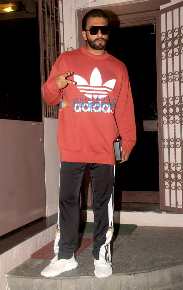 Ranveer Singh and Zoya Akhtar snapped at a dubbing studio in Bandra Ranveer Singh and Zoya Akhtar snapped at a dubbing studio in Bandra