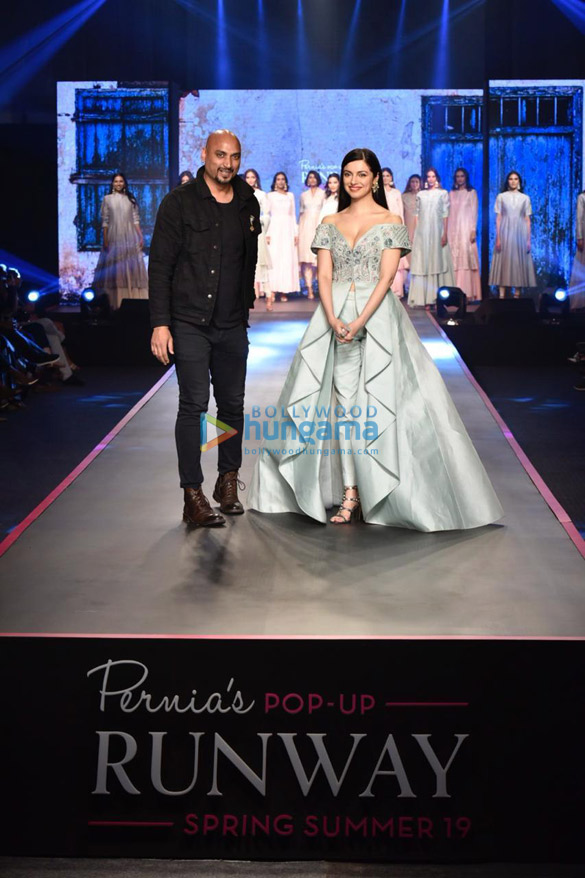 Divya Khosla Kumar and Eesha Koppikhar snapped at Pernia Pop Shop’s Samant Chauhan show