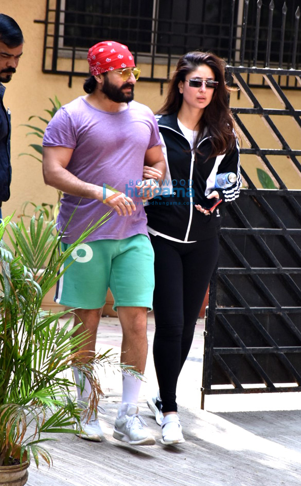 Saif Ali Khan and Kareena Kapoor Khan spotted at the gym in Bandra Saif Ali Khan and Kareena Kapoor Khan spotted at the gym in Bandra