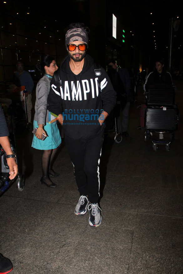 Photos: Shahid Kapoor, Sanya Malhotra, Alia Bhatt and others snapped at the airport Photos: Shahid Kapoor, Sanya Malhotra, Alia Bhatt and others snapped at the airport