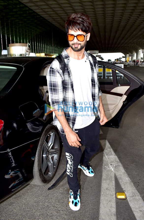Shahid Kapoor, Mouni Roy, Sushant Singh Rajput and others snapped at the airport Shahid Kapoor, Mouni Roy, Sushant Singh Rajput and others snapped at the airport