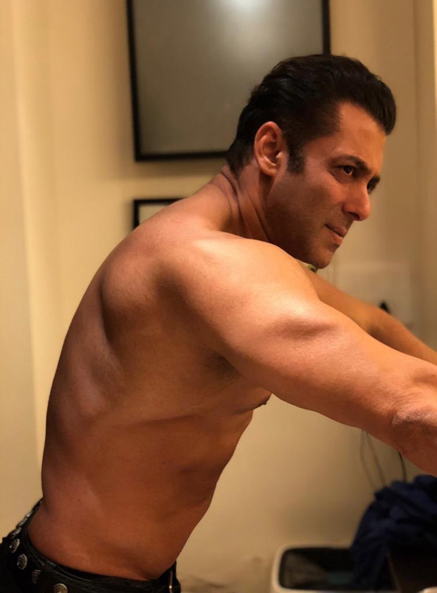 Salman Khan goes SHIRTLESS, flaunts his chiselled body during beast mode training 