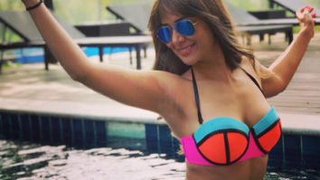 HOT! Mohabbatein actress Kim Sharma flaunts her svelte frame as she sizzles in this colourful bikini!