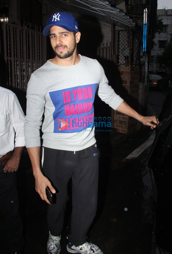 Photos: Sidharth Malhotra snapped in Bandra