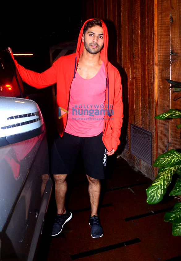 Photos: Varun Dhawan snapped at the gym in Juhu