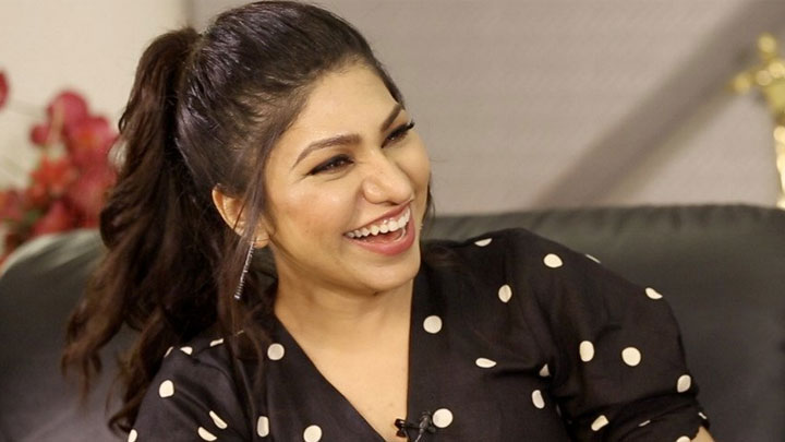 Tulsi Kumar: SRK or Salman? | Sonu Nigam or Arijit Singh? | Amitabh, Madhuri | Rapid Fire Tulsi Kumar SRK or Salman Sonu Nigam or Arijit Singh Amitabh, Madhuri Rapid Fire