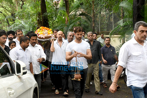 Photos: Celebs attend Hrithik Roshan’s grandfather J.Om Prakash’s funeral Photos Celebs attend Hrithik Roshan’s grandfather J.Om Prakash’s funeral