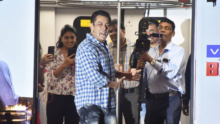 BLOCKBUSTER Entry Of Salman Khan At Bigg Boss 13 Press Conference BLOCKBUSTER Entry Of Salman Khan At Bigg Boss 13 Press Conference