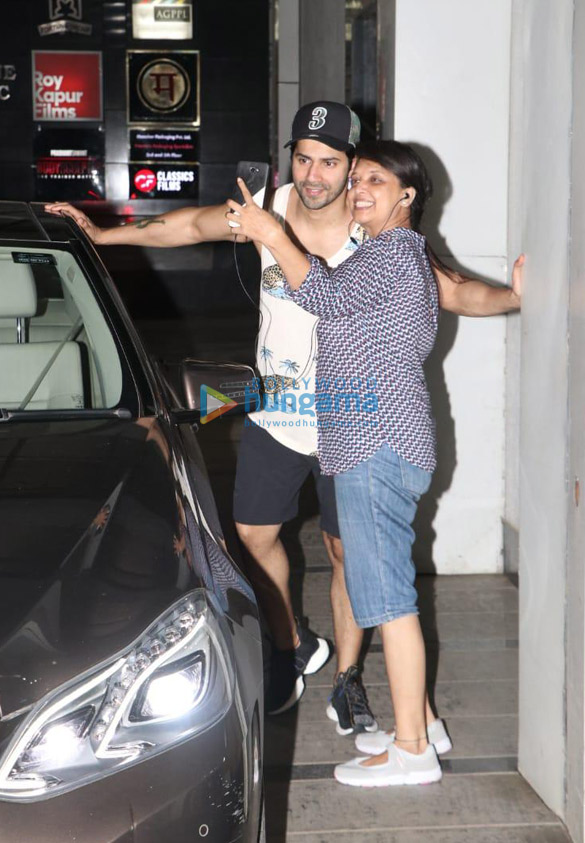 Photos: Varun Dhawan snapped at gym in Khar