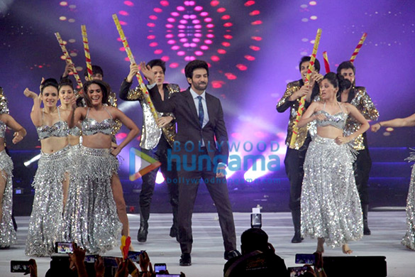 Photos: Kartik Aaryan snapped shaking a leg at an event in Grand Hyatt