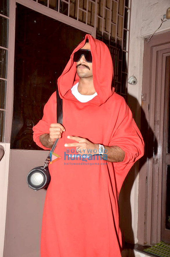 Photos: Ranveer Singh snapped at a dubbing studio in Bandra