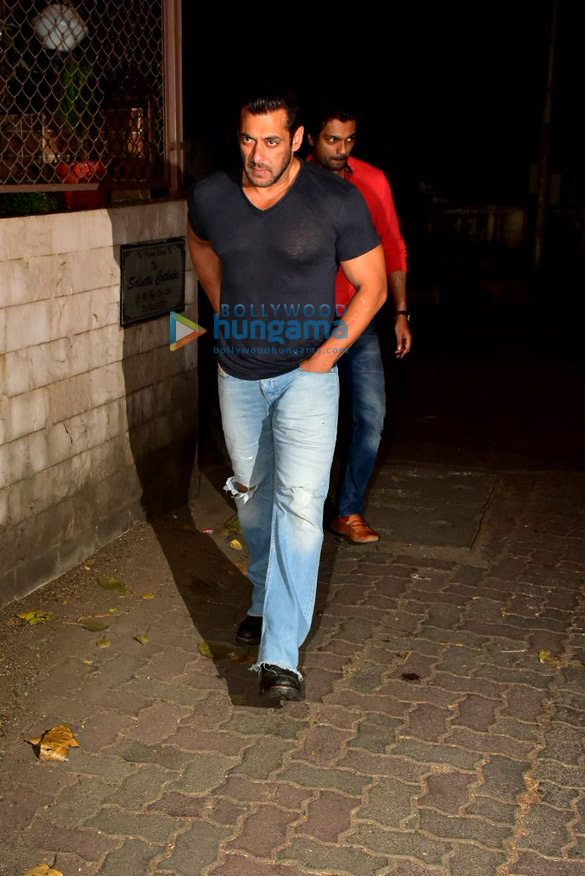 Photos: Salman Khan spotted at a recording studio in Bandra