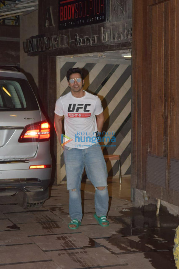 Photos: Varun Dhawan snapped at gym in Juhu