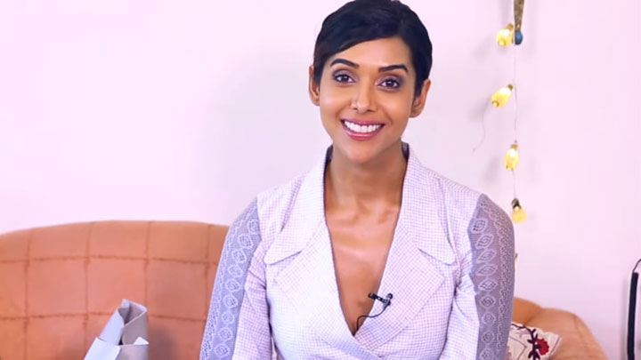 “The CHEMISTRY between Hrithik Roshan & Tiger Shroff is…”: Anupriya Goenka On WAR The CHEMISTRY between Hrithik Roshan & Tiger Shroff is... Anupriya Goenka On WAR