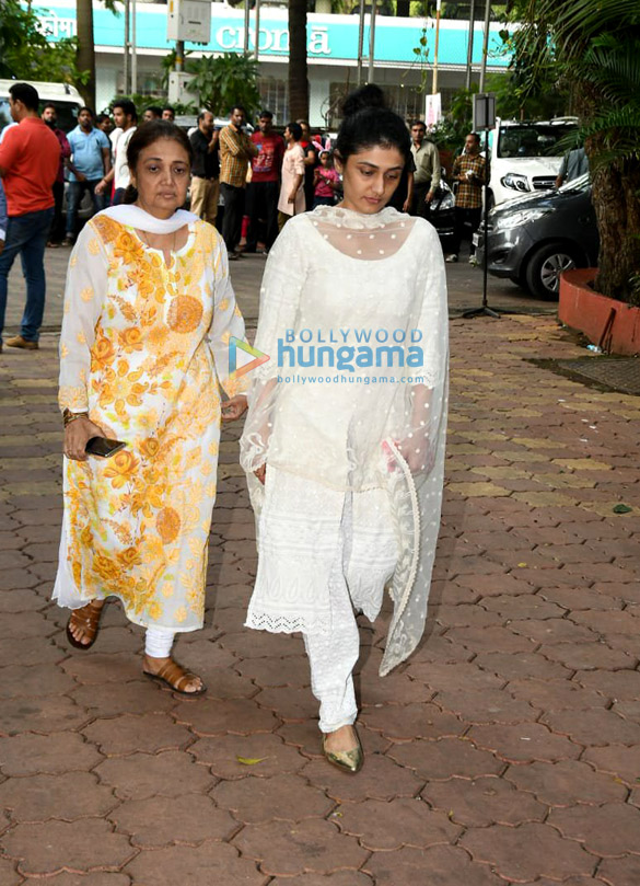 Photos Celebs grace the prayer meet of Champak Jain (9) | Akbar Khan