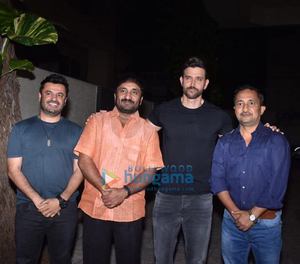 Photos: Hrithik Roshan, Vikas Bahl and Anand Kumar snapped in Juhu Photos: Hrithik Roshan, Vikas Bahl and Anand Kumar snapped in Juhu