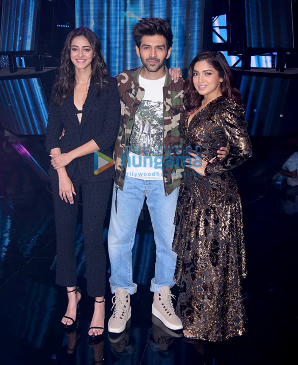 Photos: Kartik Aaryan, Bhumi Pednekar and Ananya Panday snapped on sets of Indian Idol promoting their film Pati Patni Aur Woh