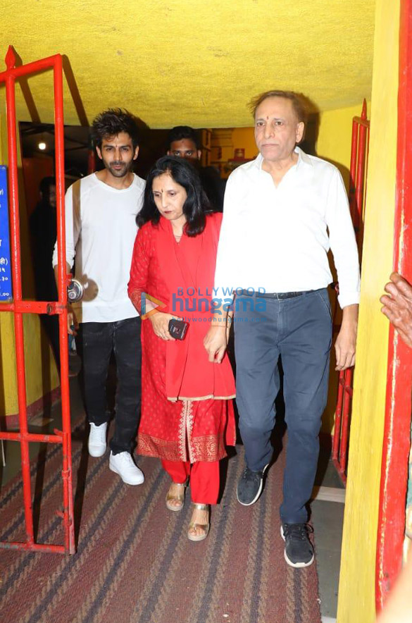 Photos: Kartik Aaryan snapped with his family at Shani Temple