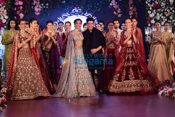 Photos: Pooja Hegde turns showstopper for Manish Malhotra’s show Photos: Pooja Hegde turns showstopper for Manish Malhotra’s show