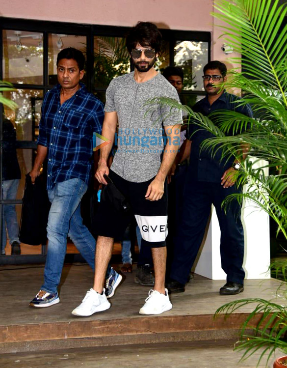 Photos: Shahid Kapoor, Mira Rajput and Amrita Arora snapped at the gym Photos: Shahid Kapoor, Mira Rajput and Amrita Arora snapped at the gym