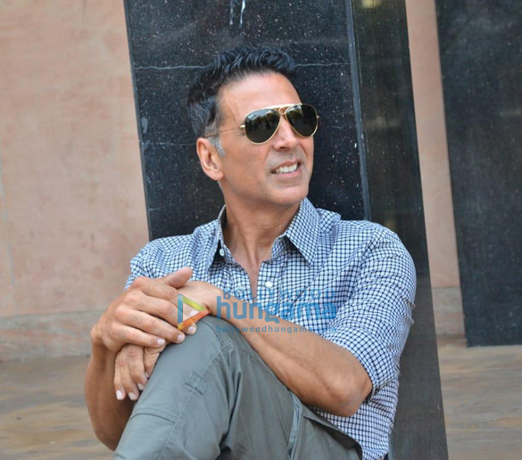 Photos: Akshay Kumar snapped promoting his film Good Newwz in Juhu