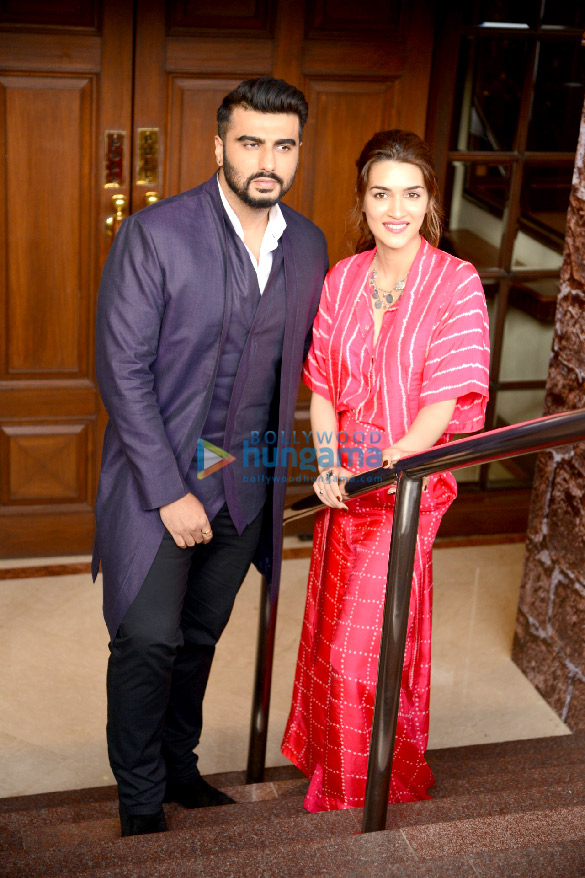 Photos: Arjun Kapoor and Kriti Sanon snapped during Panipat promotions in Delhi Photos: Arjun Kapoor and Kriti Sanon snapped during Panipat promotions in Delhi