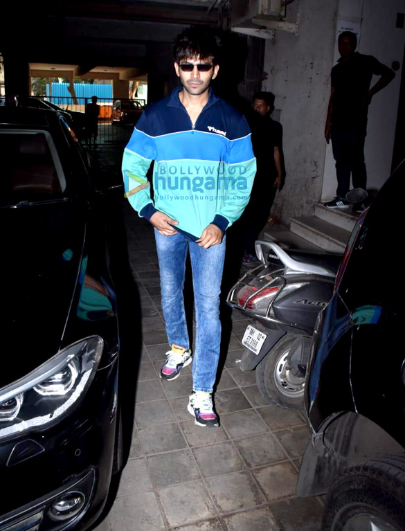 Photos: Kartik Aaryan snapped at a dance class in Andheri Photos: Kartik Aaryan snapped at a dance class in Andheri