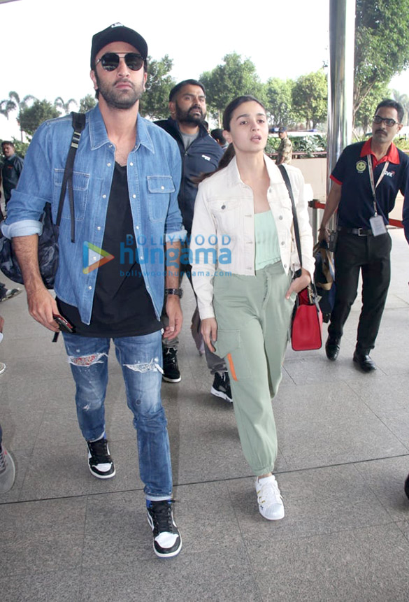 Photos: Ranbir Kapoor, Alia Bhatt, Anushka Sharma and others snapped at the airport