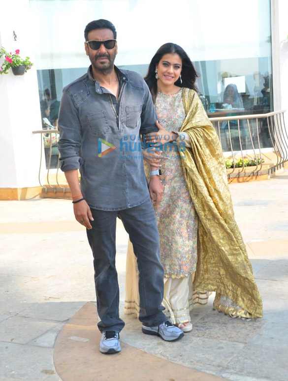 Photos: Ajay Devgn and Kajol snapped at Sun-n-Sand promoting the film Tanhaji – The Unsung Warrior Photos: Ajay Devgn and Kajol snapped at San and Sand promoting the film Tanhaji – The Unsung Warrior