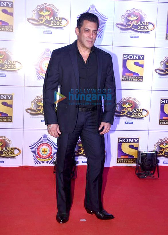 Photos: Salman Khan, Sara Ali Khan, Kartik Aaryan, Varun Dhawan and others grace ‘Umang 2020′