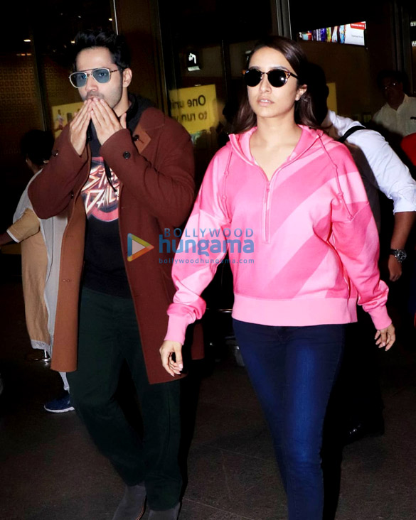 Photos: Shraddha Kapoor, Varun Dhawan and others snapped at the airport Photos: Shraddha Kapoor and Varun Dhawan snapped at the airport