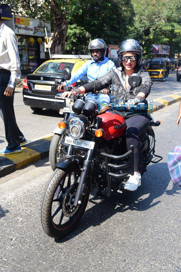 Photos: Sonakshi Sinha snapped enjoying a bike ride in Bandra