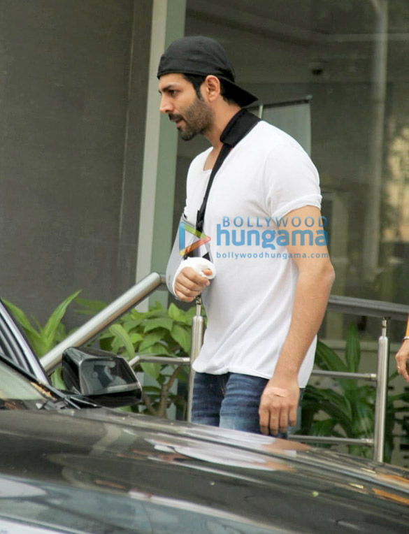 Photos: Kartik Aaryan snapped at Hinduja Hospital