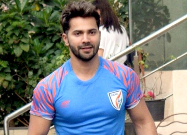 Watch: Varun Dhawan complains about a paparazzi to the police thumbnail