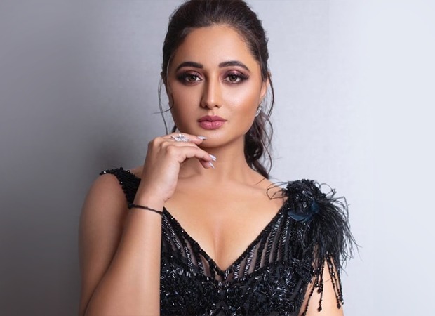 Devoleena Bhattacharjee Xvideos - Rashami Desai threatens to block all SidNaaz fans after getting trolled for  supporting Devoleena Bhattacharjee : Bollywood News > Mr Jatt Dj Com