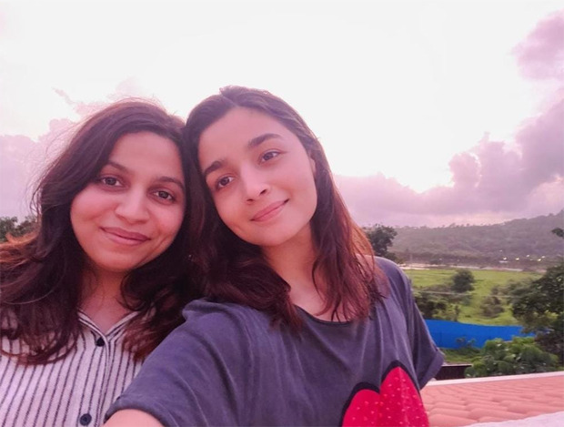 Alia Bhatt and sister Shaheen enjoy pink sunset