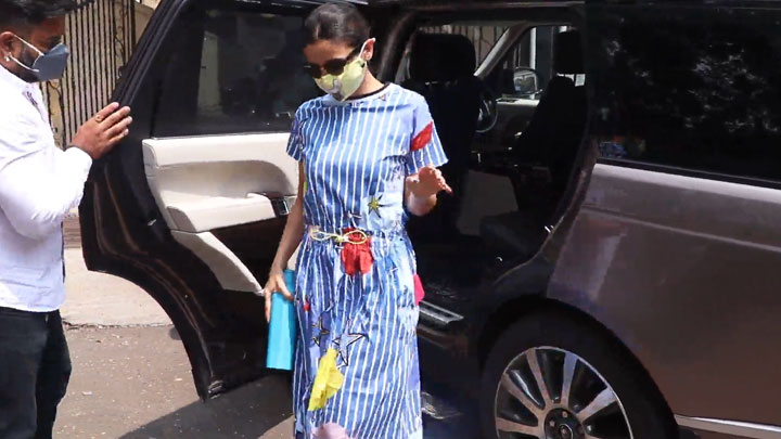 Alia Bhatt spotted at Dharma office Alia Bhatt spotted at Dharma office