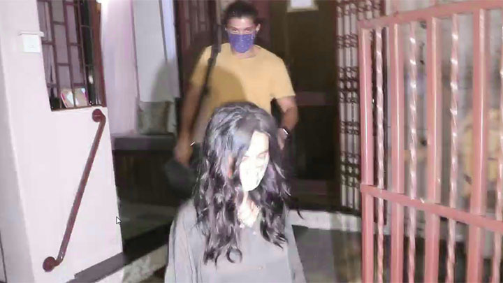 Farhan Akhtar and Shibani Dandekar spotted at dubbing studio in Bandra Farhan Akhtar and Shibani Dandekar spotted at dubbing studio in Bandra